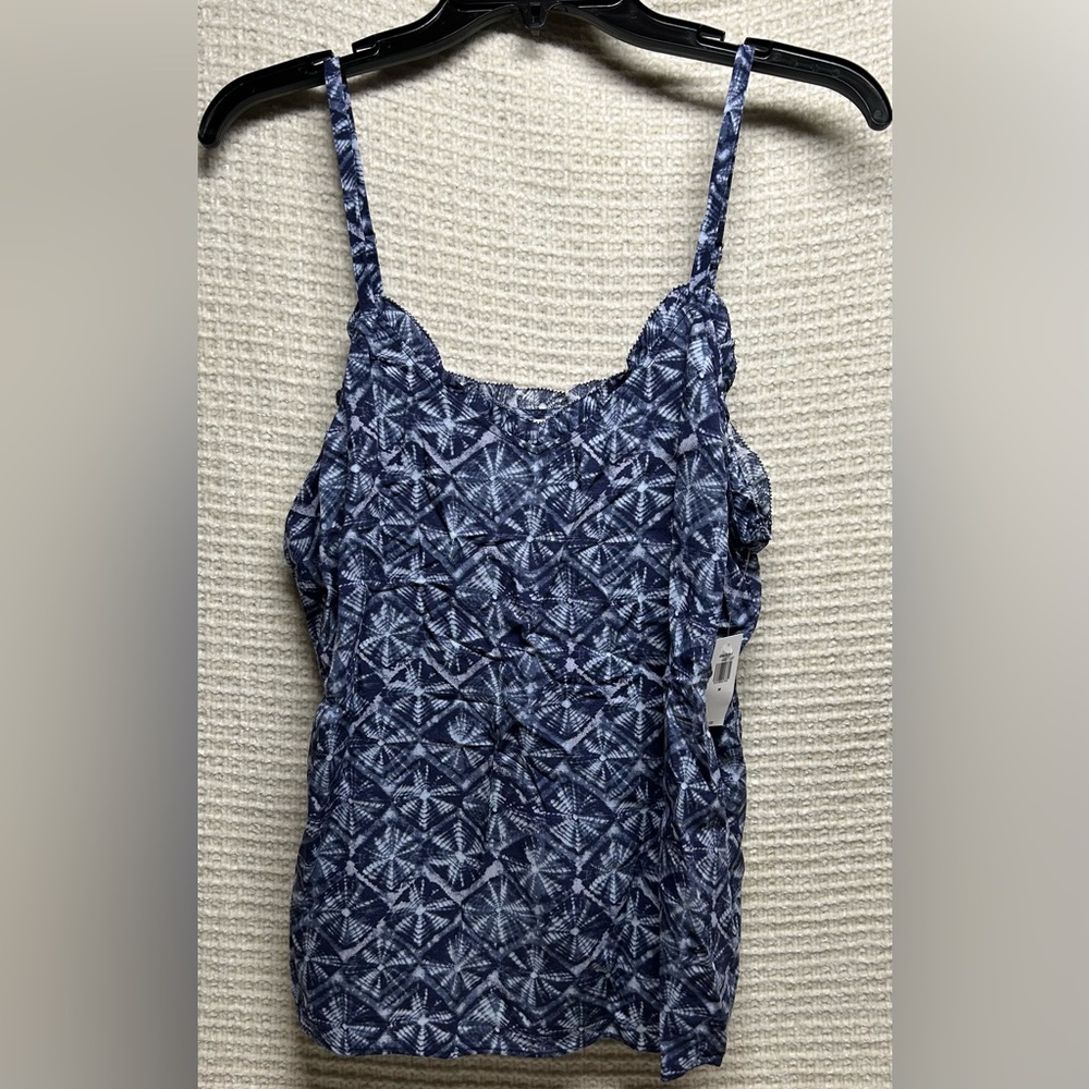 Old Navy women’s sleeveless top size medium blue/white NWT